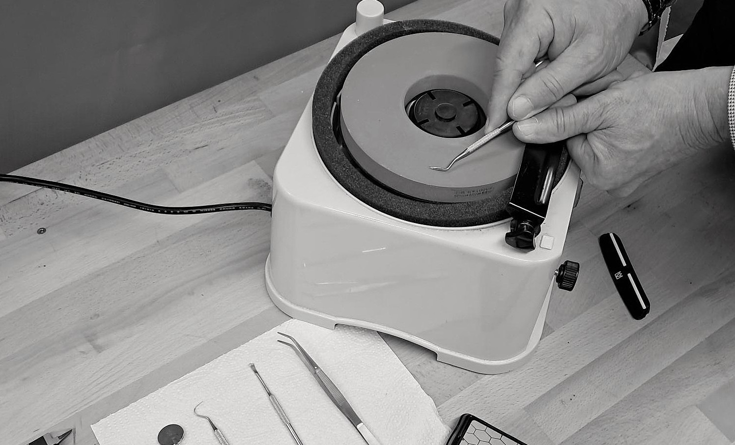 Beispiel: Schleifen von Dentalwerkzeugen, verschiedene Ausführungen möglich